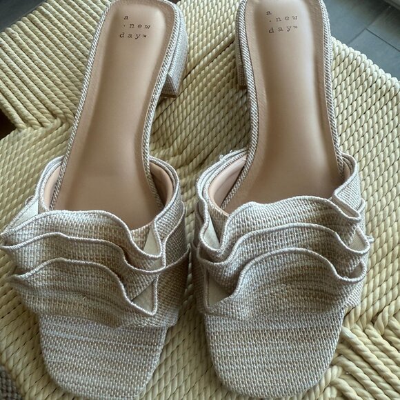 A New Day Raffia Ruffle Sandals – Beige Woven Block Heel Slides, Size 9.5 🌿 - Picture 4 of 7